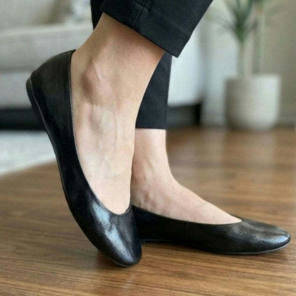 Gianni Bini Womens Black Flat Ballerina Shoes.